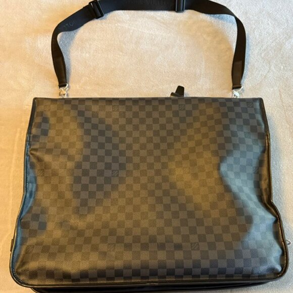 LOUIS VUITTON Garment Bag (3 hanger, pre owned, like new!) - Picture 3 of 15